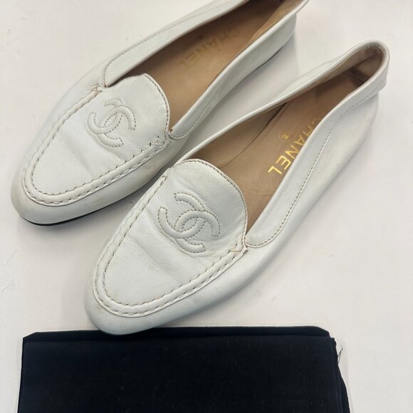 CHANEL CC Logo Leather Flat Loafers White - Picture 3 of 5